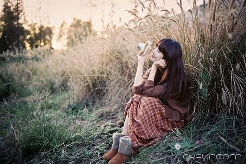 女孩，爱情面前，失落总会有的