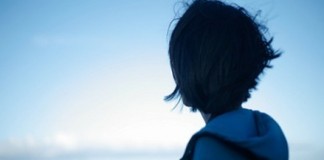 似乎我们都正处于一个被小朋友叫叔叔阿姨却很不服气的尴尬年龄。
