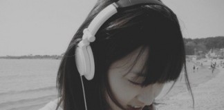 无法厮守终生的爱情，不过是人在长途旅程中，来去匆匆的转机站，无论停留多久，始终要离去坐另一班机。